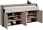 XL-Sideboard mit offenen Türen und Schubladen, gefüllt mit dekorativen Gegenständen und Textilien, seitliche Perspektive
