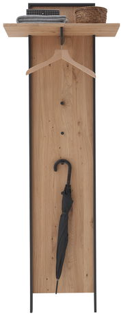 Garderoben-Set mit Holzpaneel, Kleiderbügel, Regalfach mit gefalteten Textilien und Korb, frontal betrachtet