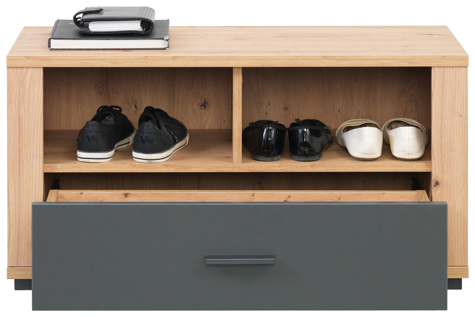 Holzbank mit Schuhregal und Schublade, frontal fotografiert, mit Schuhen und Büchern darauf.