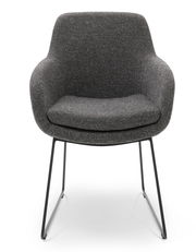 Grauer Armlehnstuhl mit Stoffbezug und Metallbeinen, Frontalansicht