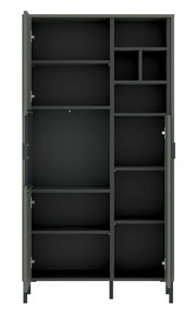 Geöffnete Highboardvitrine SHIRLEY mit mehreren Regalfächern, frontal betrachtet.