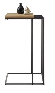 Smal bijzettafeltje van licht hout met een zwart metalen onderstel, zijaanzicht/profiel, op een witte achtergrond met een decoratieve vaas en een klein beeldje op het tafelblad