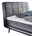 Boxspringbett mit grauem Kopfteil und Kissen, seitliche Perspektive
