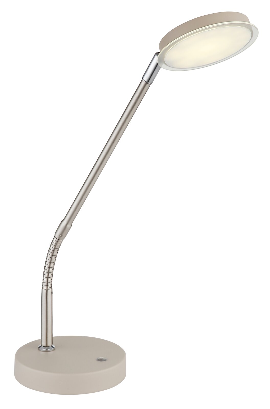 Moderne LED-Schreibtischlampe in Silber mit rundem Standfuß und flexiblem Schwanenhals, frontal in leichter Seitenansicht vor weißem Hintergrund