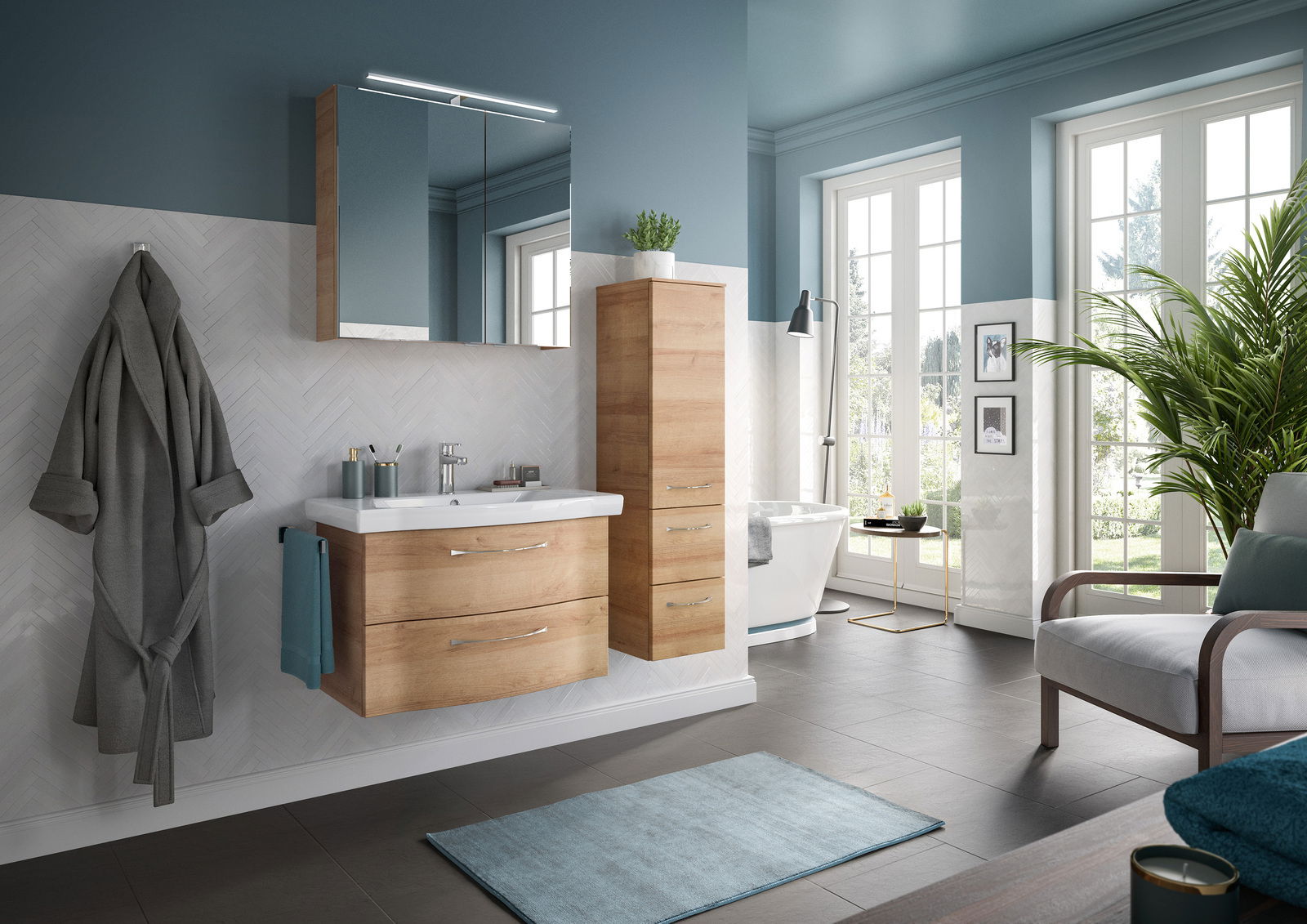 Modernes Badezimmer mit hängendem Waschtisch und Spiegelschrank in Holzoptik, seitlicher Blickwinkel