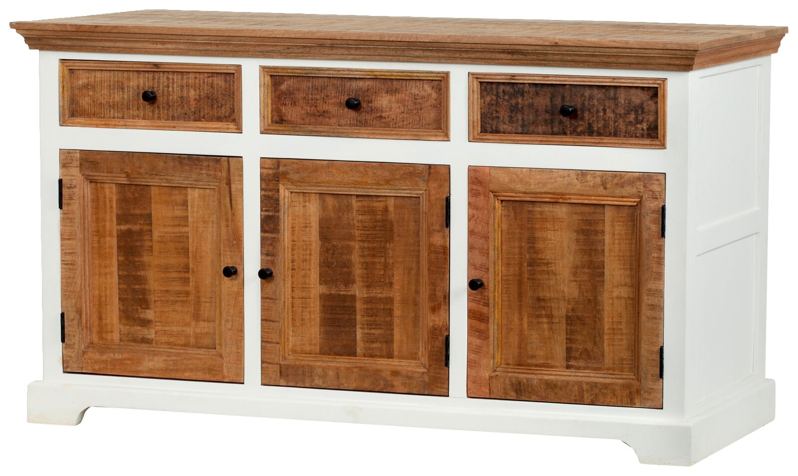 Rustiek houten dressoir met drie lades en drie deuren, vooraanzicht