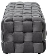 Grauer, gepolsterter Hocker mit quadratischem Muster, Vorderansicht