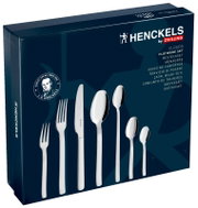 Henckels by Zwilling Clouds bestekset in donkerblauwe doos met afgebeelde vorken, messen en lepels, schuin van voren gefotografeerd (3/4-aanzicht)