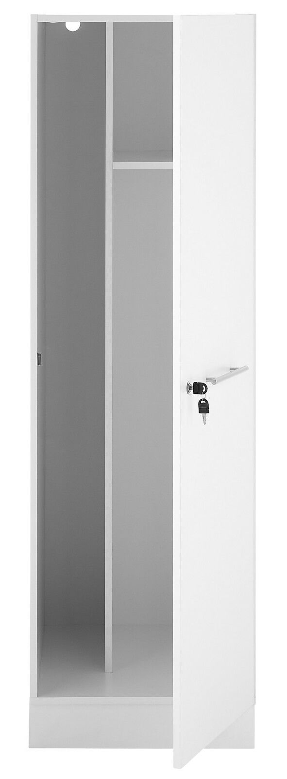 Weißer Haushaltschrank mit geöffneter Tür, zwei Fächern und einem Schlüssel im Schloss, seitliche Perspektive