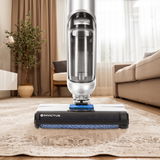 Frontansicht des Invictus WD7 Staubsaugers auf einem Teppich in einem Wohnzimmer.