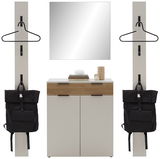 Garderoben-Set mit zwei vertikalen Paneelen, einem Spiegel und einem Schrank in Frontalansicht. Jedes Paneel hat Haken und Kleiderbügel, der Schrank hat eine dekorative Holzleiste und ist mit Büchern und Dekorationen versehen.