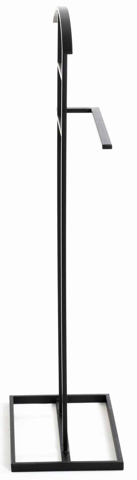 Seitliche Ansicht eines modernen, schwarzen Herrendieners mit minimalistischem Design.