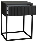 Moderne schwarze Nachtkommode mit offenem Schubfach, seitliche Perspektive