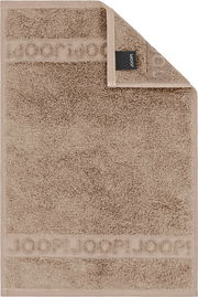 Beiges Frottee-Handtuch mit eingewebtem JOOP!-Schriftzug und schwarzem Markenlabel, frontal von oben fotografiert, eine Ecke umgeschlagen.