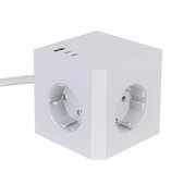 Weißer Steckdosenwürfel mit mehreren Steckplätzen und USB-Anschlüssen, seitliche Perspektive