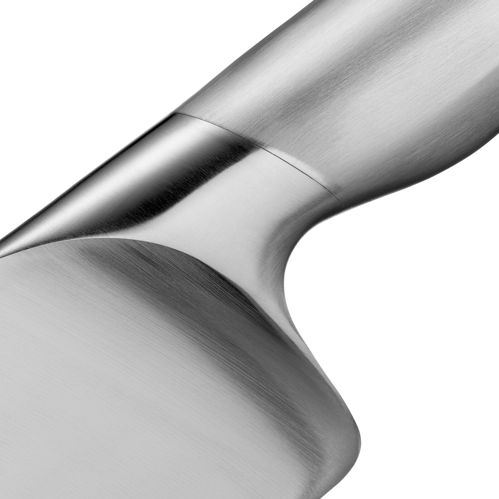 Nahaufnahme eines hochwertigen Edelstahlmessers aus der Chef's Edition, seitliche Perspektive auf den Übergang vom Griff zur Klinge.