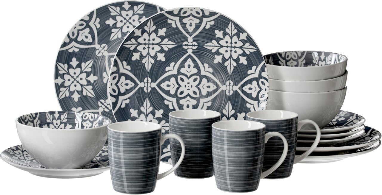 Salina-servies, 16-delig, met bloemmotief in blauw en wit, bestaande uit borden, schalen en kopjes, zijaanzicht