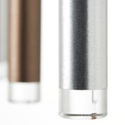 Nahaufnahme von zylindrischen Metall-LED-Leuchten mit gebürsteter Oberfläche und transparentem Ende, perspektivisch von der Seite betrachtet.