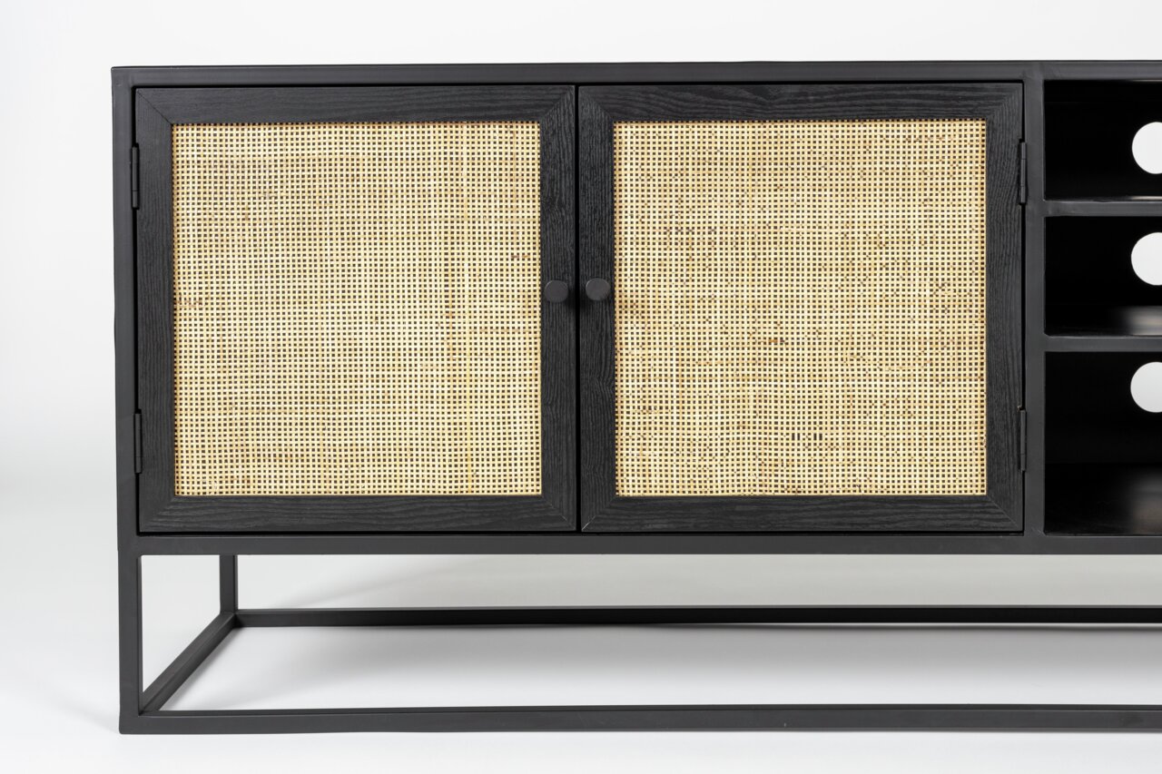 Frontansicht eines modernen Sideboards mit schwarzem Rahmen und geflochtenen Türen.