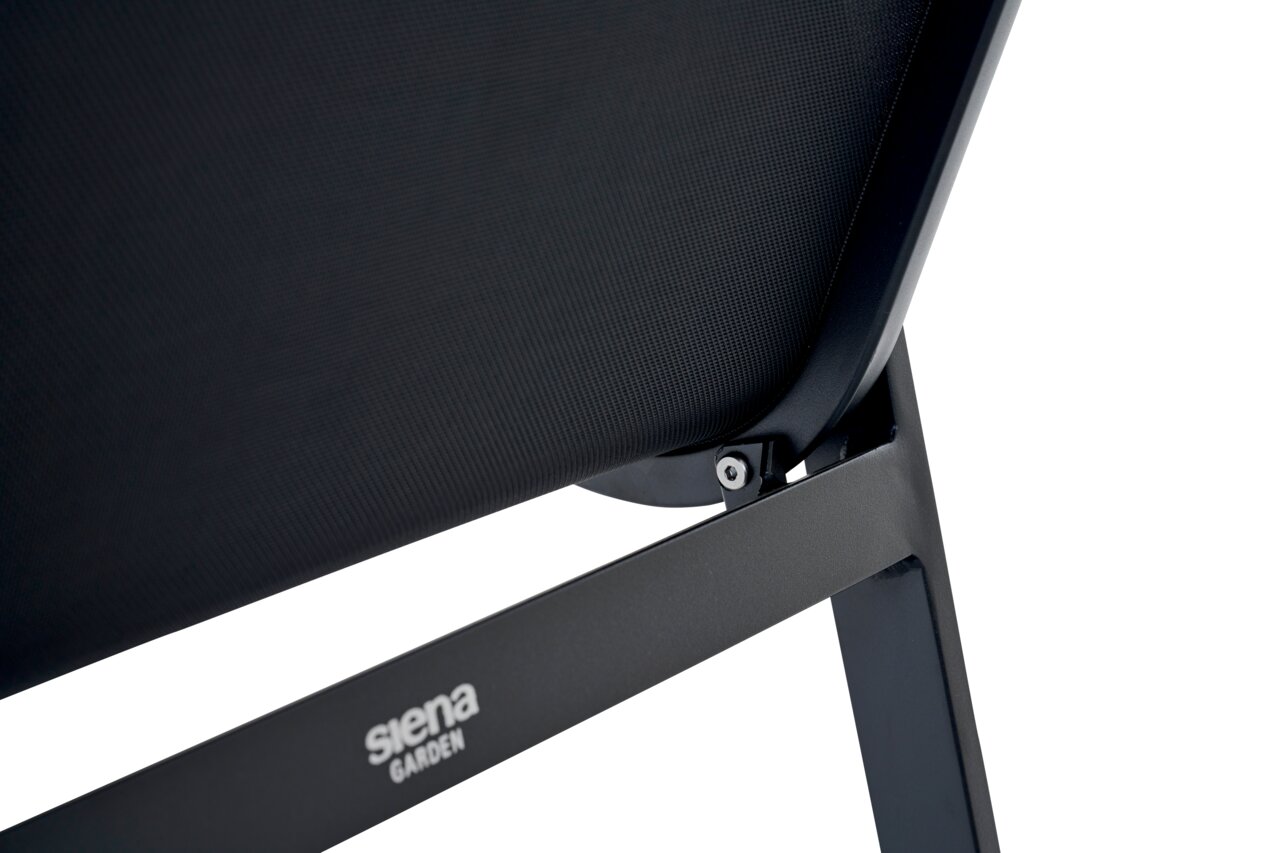 Achterkant van een zwarte Comfort Plus-stapelstoel van Siena Garden met een stevig metalen frame.