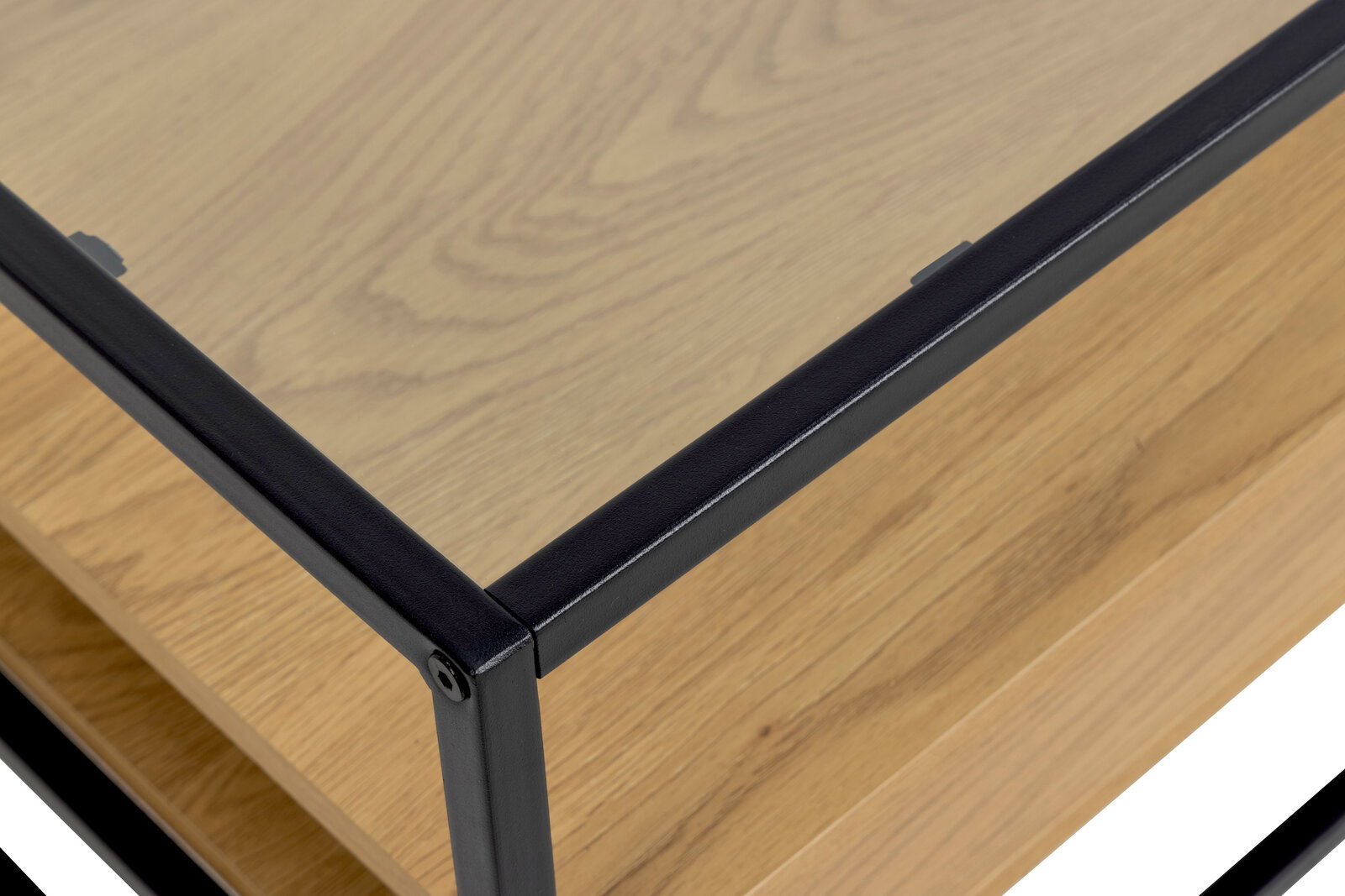 Nahaufnahme eines Couchtisches mit schwarzem Metallrahmen und Holzoberfläche, aus der Perspektive von oben.