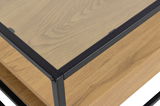 Nahaufnahme eines Couchtisches mit schwarzem Metallrahmen und Holzoberfläche, aus der Perspektive von oben.