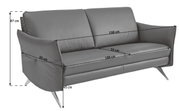 Graues 2,5-Sitzer-Sofa mit modernen Metallfüßen, seitliche Perspektive, Maße: 198 cm Breite, 95 cm Tiefe, 87 cm Höhe.