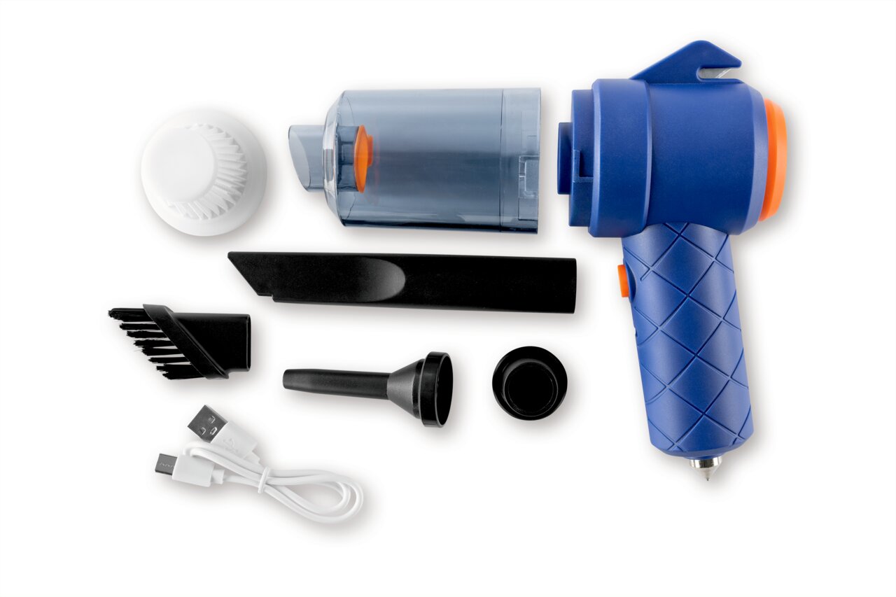 Handstaubsauger mit Zubehör aus der Vogelperspektive, inklusive Bürstenaufsatz, USB-Kabel und Saugdüse.