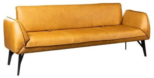 Gelbes Sofa im modernen Design mit schwarzem Metallgestell, seitliche Armlehnen und gepolsterte Rückenlehne, freigestellt vor weißem Hintergrund, Ansicht schräg von vorne