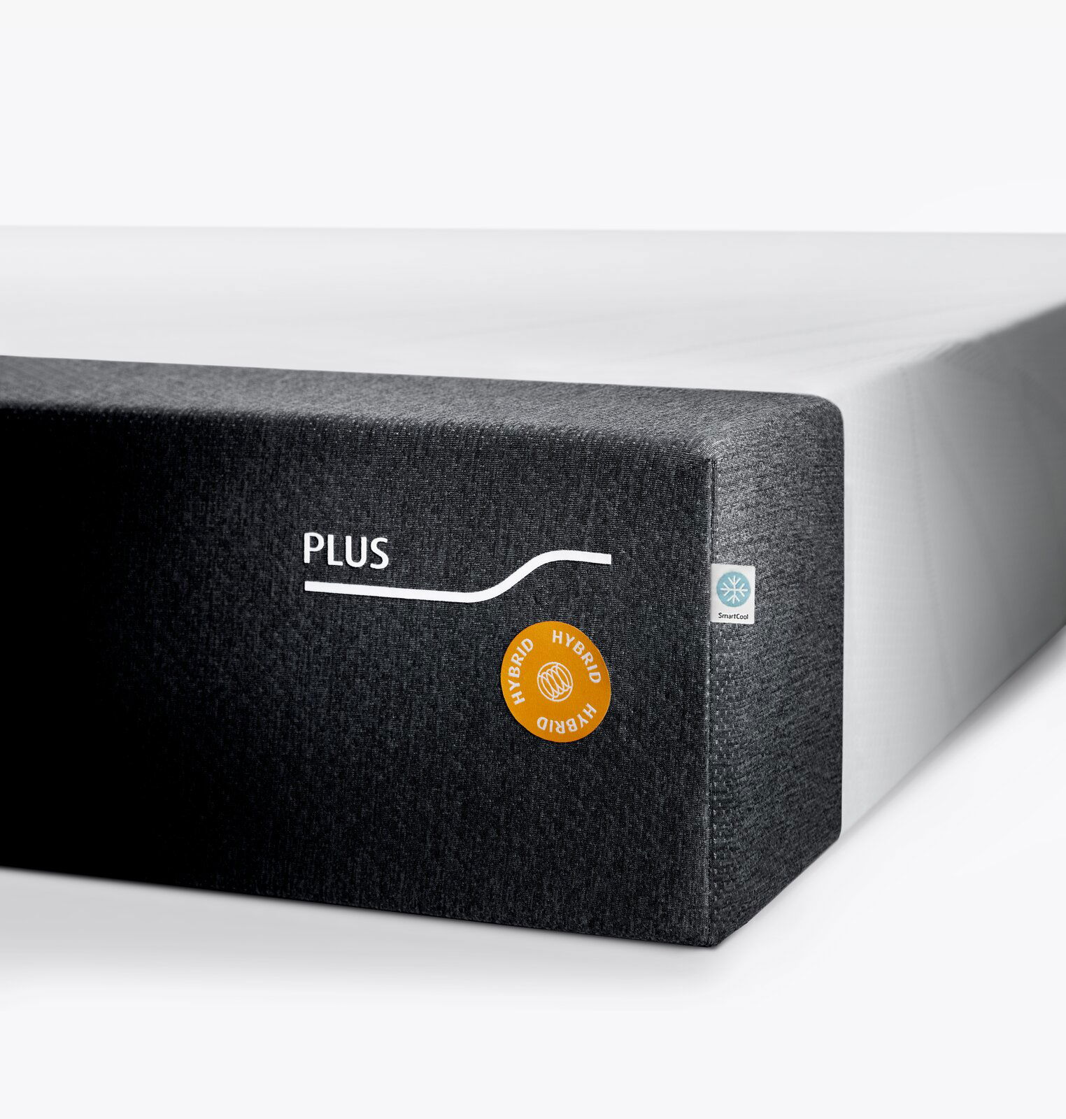 Tempur Viscomatratze 90x200 hybrid FORM PLUS HYBRID Ecke einer Viscomatratze mit grauem Stoffbezug, Aufschrift 'PLUS' und 'HYBRID' Siegel, seitliche Perspektive