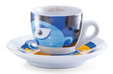 Espresso-Tasse mit buntem Magic Eyes Design, seitliche Perspektive