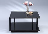 Moderner Couchtisch mit schwarzer Glasplatte und Metallrahmen, dekoriert mit einer Vase und Kerze, aus frontaler Perspektive.