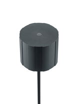 Schwarze, zylindrische Akku-Tischleuchte aus der Vogelperspektive