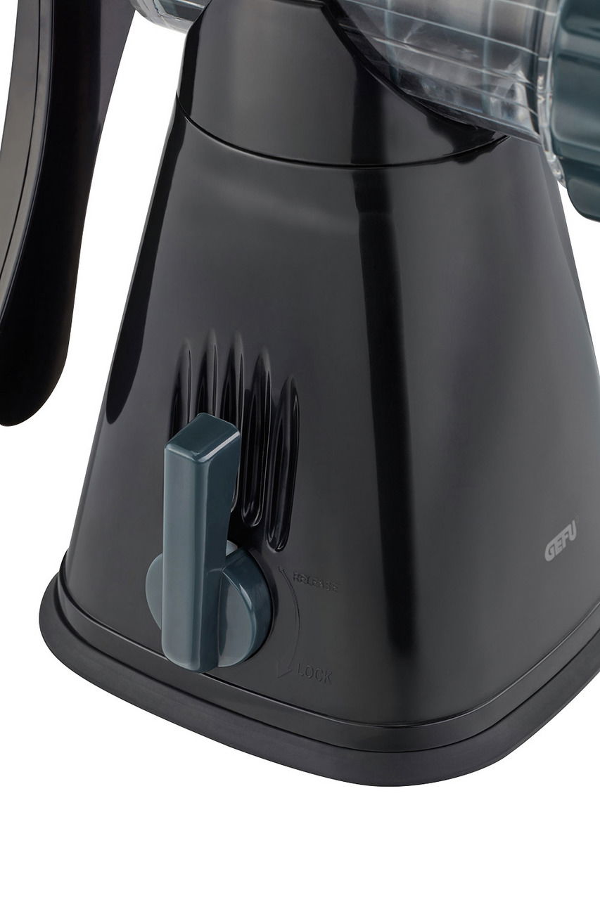 Nahaufnahme eines schwarzen Fleischwolfs METO mit seitlichem Hebel und Sicht auf die Verriegelungsmechanik.