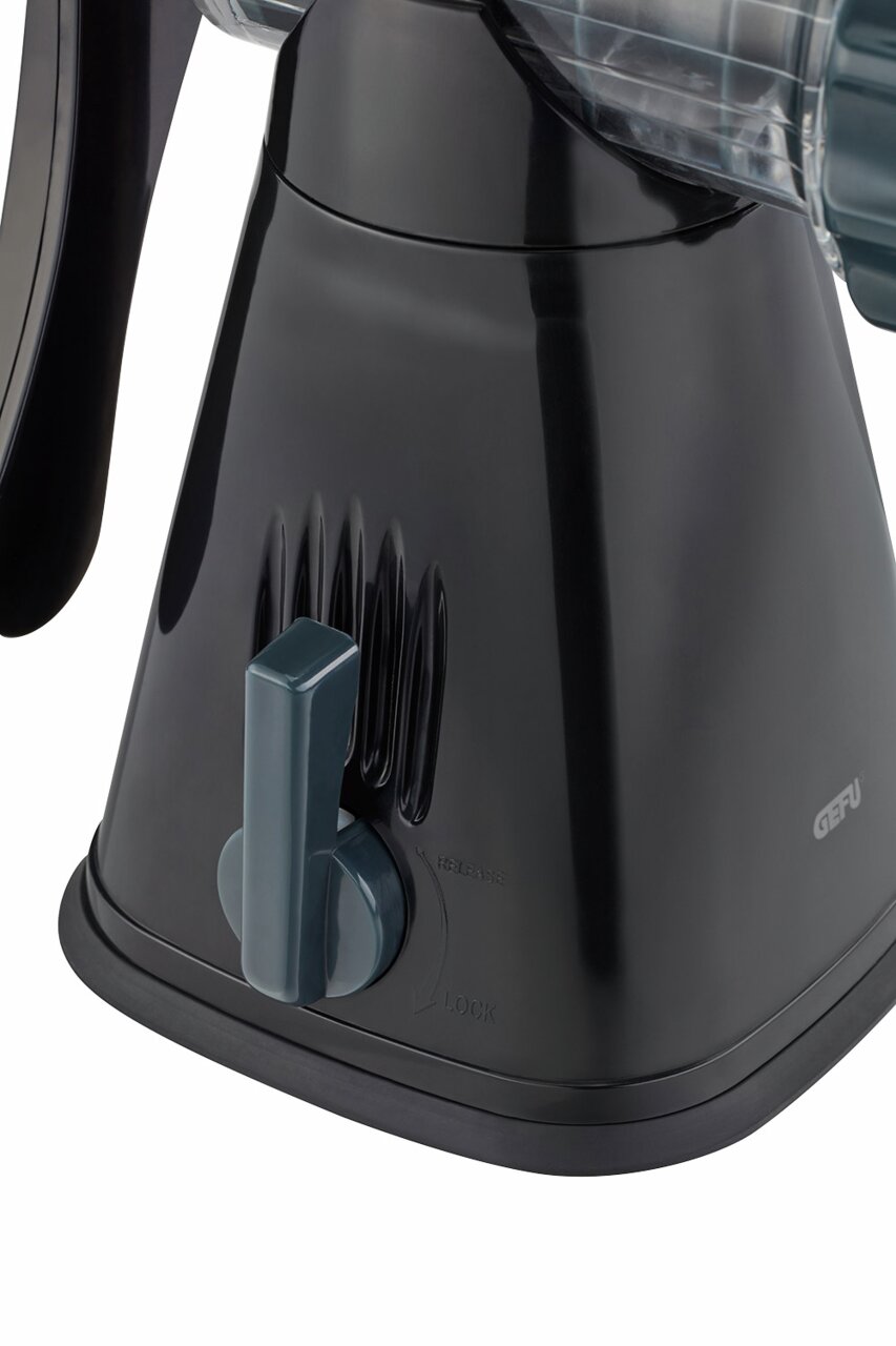 Nahaufnahme eines schwarzen Fleischwolfs METO mit seitlichem Hebel und Sicht auf die Verriegelungsmechanik.