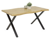 Moderne eettafel met houten blad en zwarte metalen poten, zijaanzicht