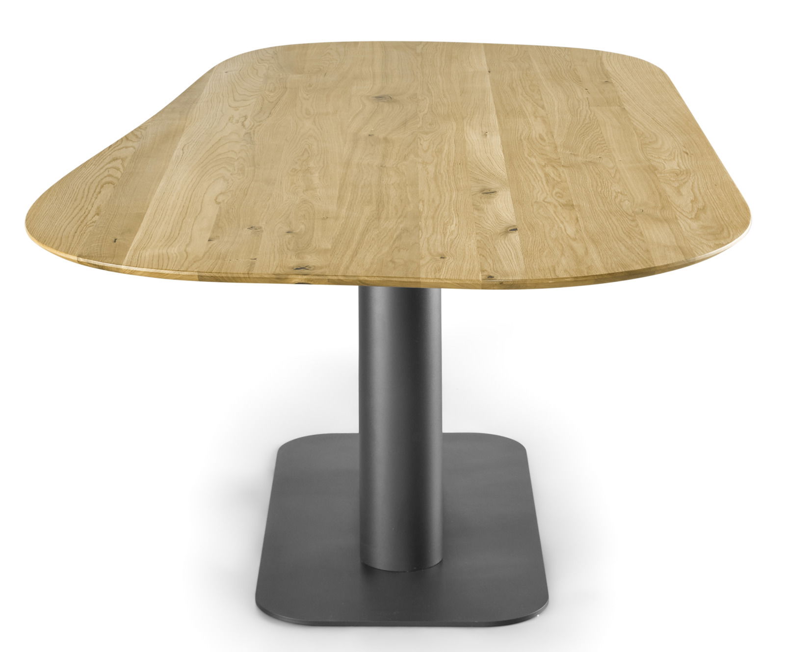 Moderner Esstisch aus Holz mit ovaler Tischplatte und zentralem Metallfuß, Frontalansicht.