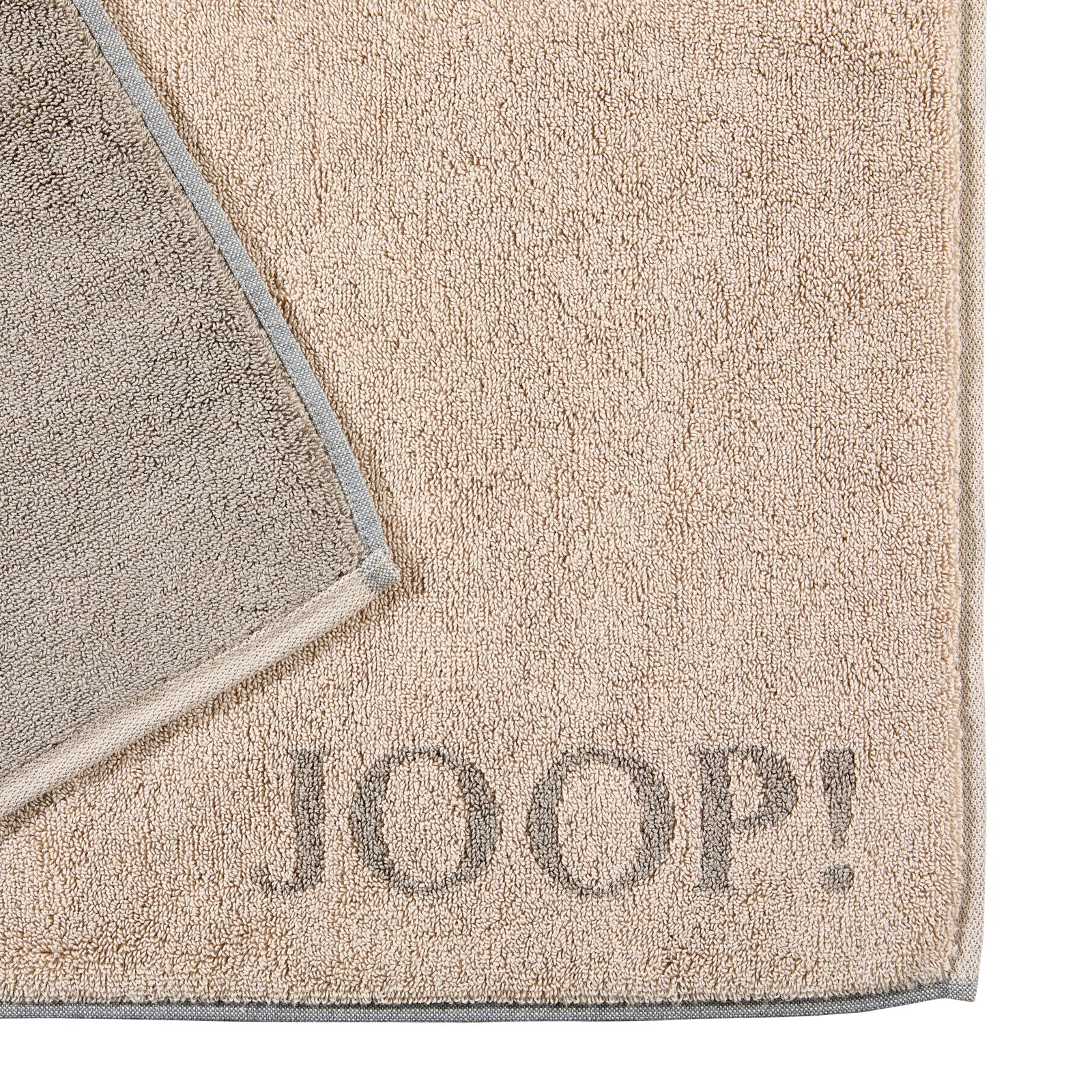 Beige Badematte mit grauem Rand und aufgesticktem 'JOOP!' Logo, Draufsicht