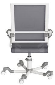 Rückansicht eines modernen Bürostuhls mit grauem Netzrücken und weißen Armlehnen, auf Rollen.