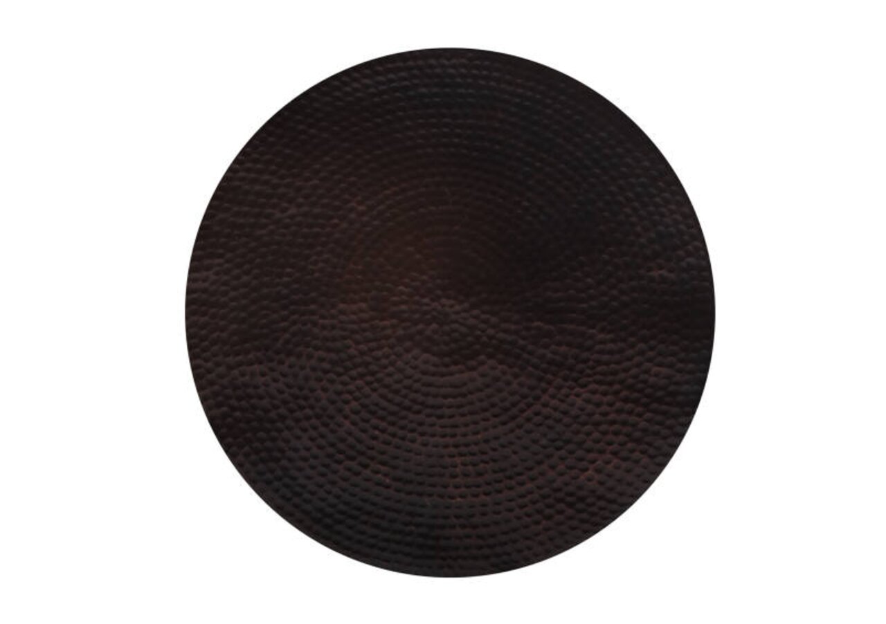 Draufsicht auf eine runde, dunkel strukturierte Tischplatte eines Beistelltisches.