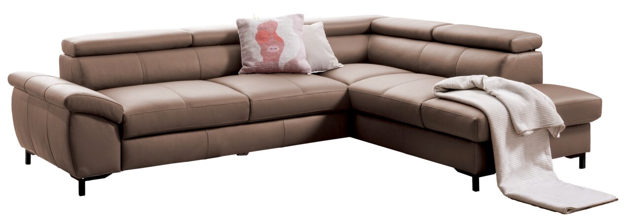 Stylife Ecksofa LENO 2.0 Eckgarnitur in braunem Leder mit Kissen und Decke, Perspektive von vorne links