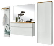 Modernes Garderoben-Set in Weiß mit Holzablagen, bestehend aus Garderobenpaneel mit Haken und Ablage, Wandspiegel, schwebender Kommode und hohem Schrank, freigestellt in frontaler Ansicht.