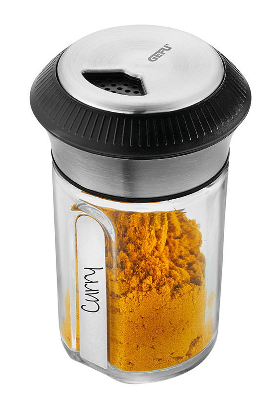 Gewürz- und Kräuterstreuer aus Glas und Edelstahl mit schwarzem Deckel, gefüllt mit Currypulver, aus der Vogelperspektive