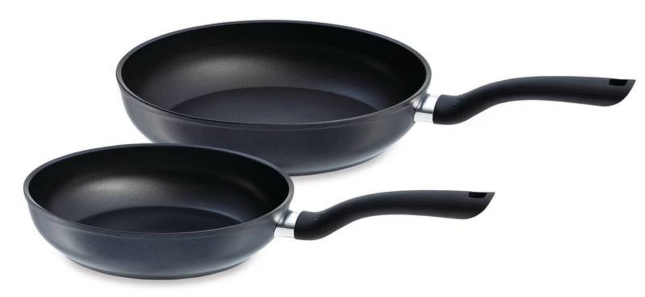 Fissler Pfannenset 2-tlg. CENIT Zweiteiliges Pfannenset CENIT in schwarzer Farbe, seitliche Perspektive.