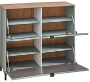 Garderoben-Set Schilf mit offenen Türen, zeigt mehrere Regalfächer in einer modernen Holz- und Pastelloptik, frontale Perspektive