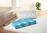 Nackenstützkissen 40 x 80 cm auf einem Bett, mit abnehmbarem Bezug und ergonomischem Schaumstoffkern, seitliche Perspektive