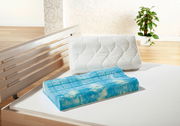 Nackenstützkissen 40 x 80 cm auf einem Bett, mit abnehmbarem Bezug und ergonomischem Schaumstoffkern, seitliche Perspektive