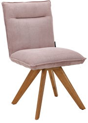 Moderner Stuhl mit rosa gepolstertem Sitz und Rückenlehne, sowie Holzbeinen in einem schrägen Design, seitliche Perspektive.
