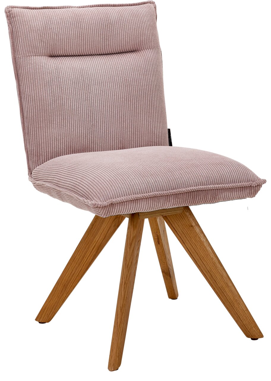Moderner Stuhl mit rosa gepolstertem Sitz und Rückenlehne, sowie Holzbeinen in einem schrägen Design, seitliche Perspektive.