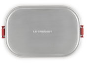 Lunchbox 900 ml kersenrood, gezien van bovenaf, met een zilveren deksel en een rode sluiting